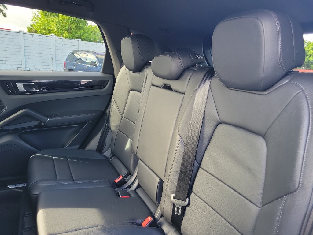 Used 2021 Porsche Cayenne AWD/4WD image 14