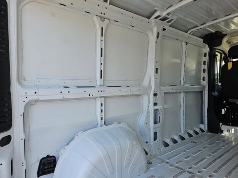 Used 2025 RAM ProMaster 2500 w/ Convenience Group image 9