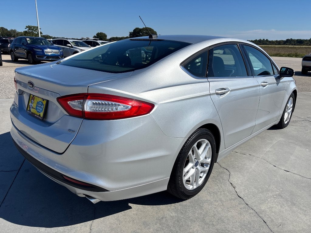 Used 2014 Ford Fusion SE FWD image 4