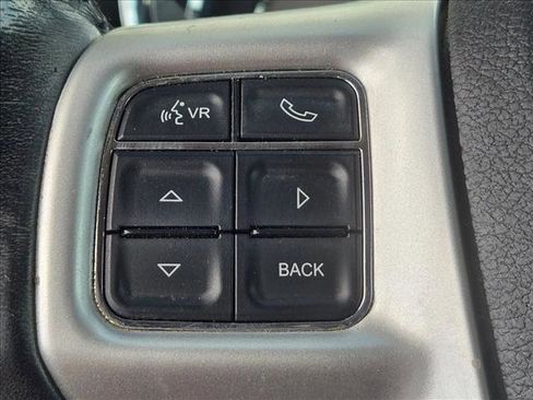 Used 2016 Chrysler Town & Country Touring image 12