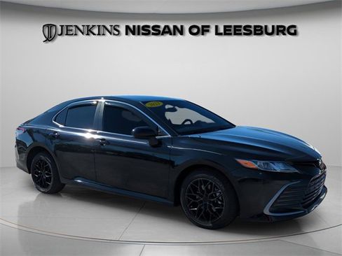 Used 2023 Toyota Camry LE image 3