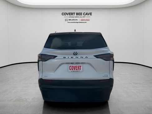 Used 2024 Toyota Sienna XLE w/ XLE Plus Package image 8