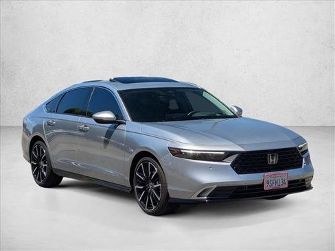 Used 2024 Honda Accord Touring image 3