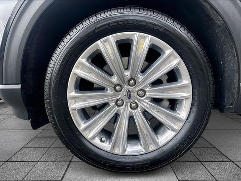 Certified 2022 Ford Explorer Limited w/ Equipment Group 301A image 8