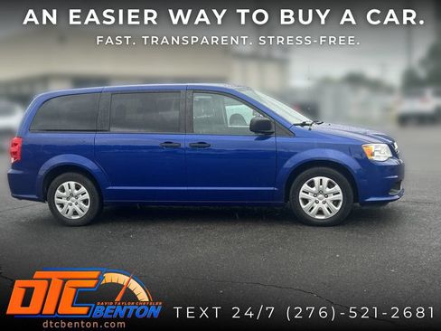 Used 2019 Dodge Grand Caravan SE w/ UConnect Hands-Free Group FWD image 2
