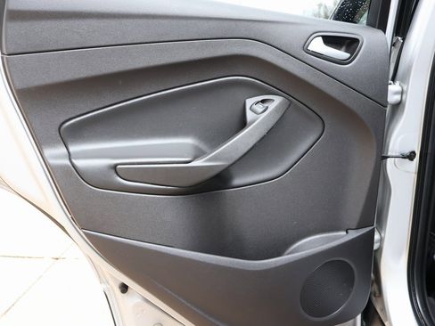 Used 2018 Ford Escape SE image 17