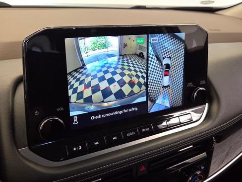 Used 2023 Nissan Rogue Platinum FWD image 21