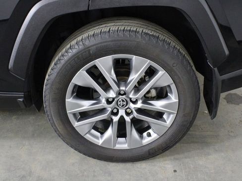 Used 2023 Toyota RAV4 XLE Premium image 41