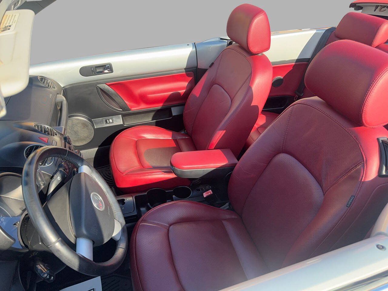 Used 2009 Volkswagen Beetle Blush FWD image 11