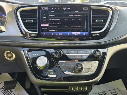 Used 2023 Chrysler Pacifica Touring-L w/ S Appearance Package FWD image 23