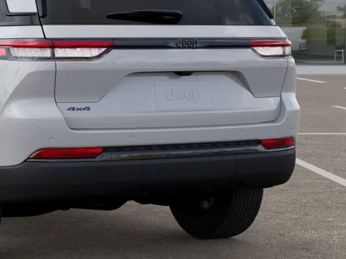 New 2025 Jeep Grand Cherokee Laredo image 13