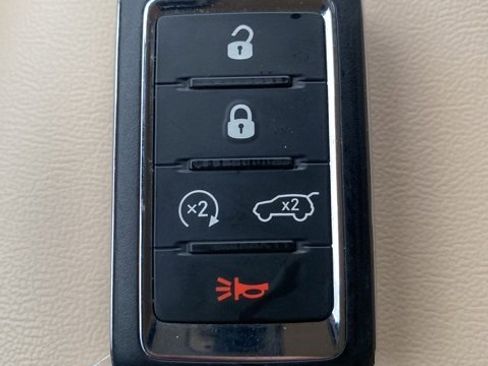 Used 2022 Jeep Grand Cherokee Limited w/ Luxury Tech Group II image 27