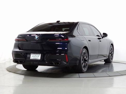 Used 2023 BMW 760i xDrive image 9