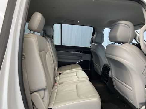 Used 2024 Jeep Wagoneer Series II w/ Flexible Seating Group image 44