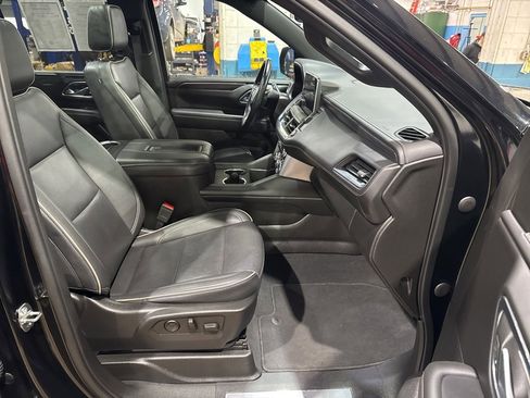 Used 2023 GMC Yukon SLT w/ SLT Luxury Package image 38