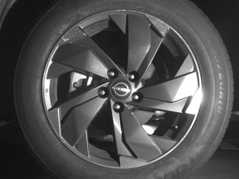 Used 2025 Nissan Rogue SV image 12