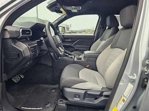 Used 2025 Toyota Tacoma TRD Sport image 19