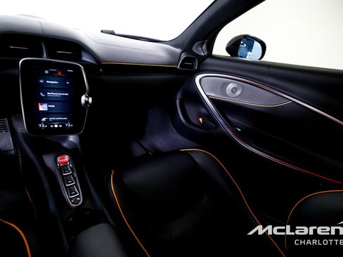 Used 2023 McLaren Artura image 16