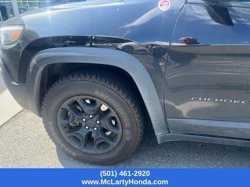 Used 2019 Jeep Cherokee Trailhawk w/ Comfort/Convenience Group AWD/4WD image 14