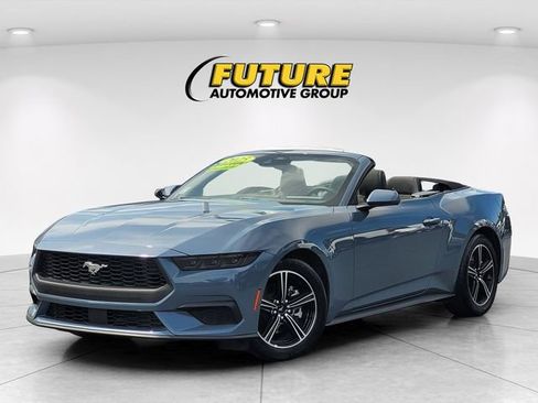 Used 2025 Ford Mustang Convertible RWD image 3
