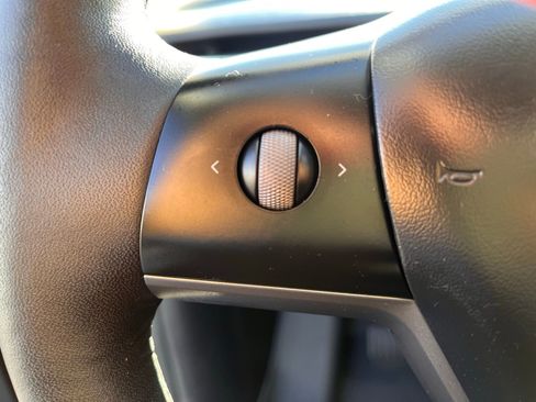 Used 2024 Tesla Model Y Long Range image 32