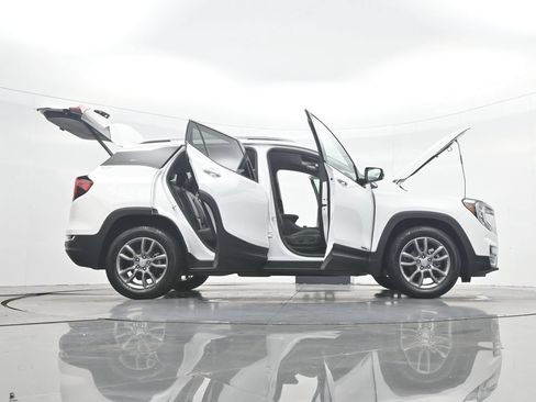 Used 2024 GMC Terrain SLT AWD/4WD image 45