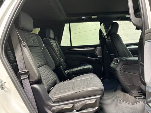 Used 2025 Cadillac Escalade Sport Platinum w/ LPO, ONYX Package AWD/4WD image 42