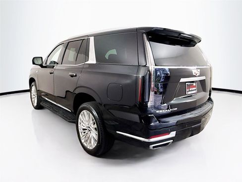 Used 2025 Cadillac Escalade Premium Luxury image 8