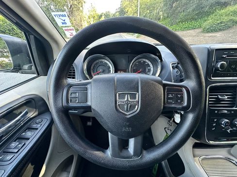 Used 2014 Dodge Grand Caravan SXT FWD image 22