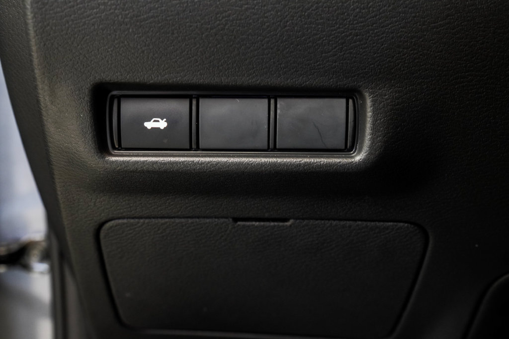 Used 2026 Nissan Sentra SR w/ Floor Mat Package FWD image 40