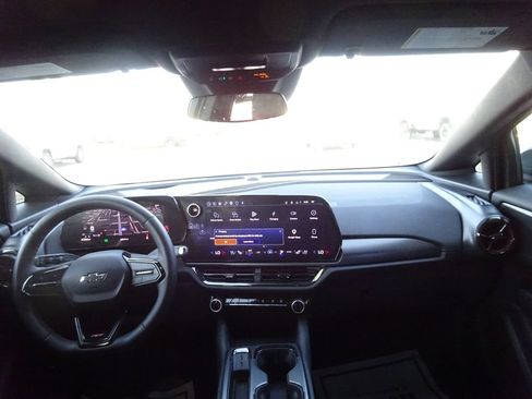 Certified 2024 Chevrolet Equinox EV RS FWD image 23