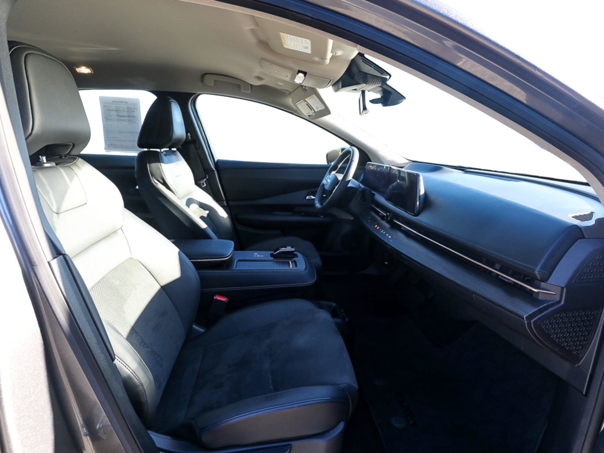 Used 2023 Nissan Ariya AWD image 22