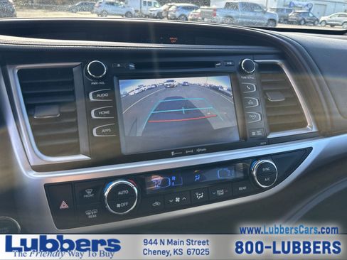 Used 2017 Toyota Highlander XLE image 17