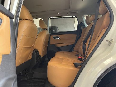 Certified 2023 Nissan Rogue Platinum w/ Platinum Premium Package FWD image 17