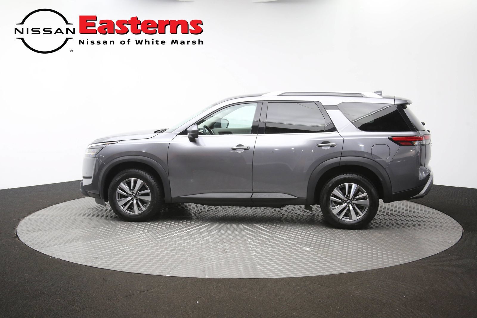 Used 2022 Nissan Pathfinder SL AWD/4WD image 61