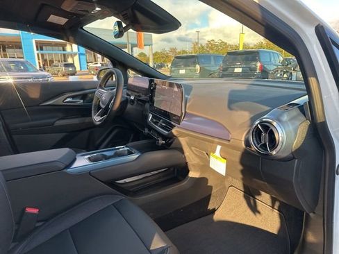 New 2026 Chevrolet Equinox EV LT image 35