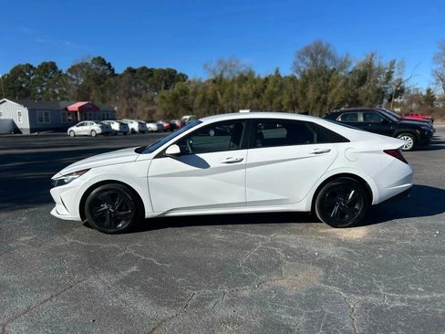Used 2023 Hyundai Elantra SEL FWD image 11
