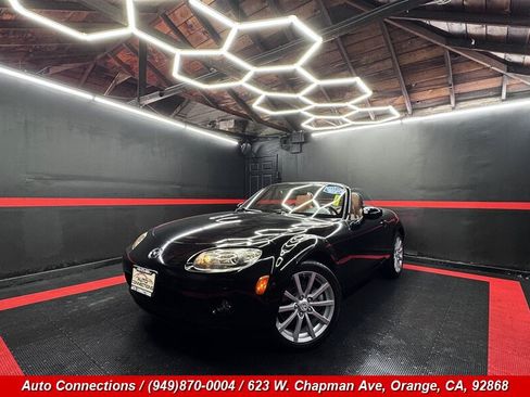 Used 2006 MAZDA MX-5 Miata Grand Touring RWD image 2