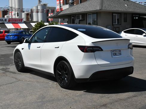 Used 2023 Tesla Model Y Long Range AWD/4WD image 6