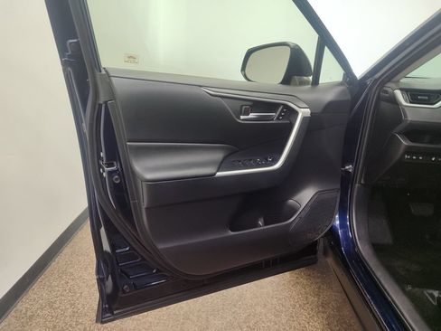 Used 2019 Toyota RAV4 XLE Premium w/ Cold Weather Package AWD/4WD image 10