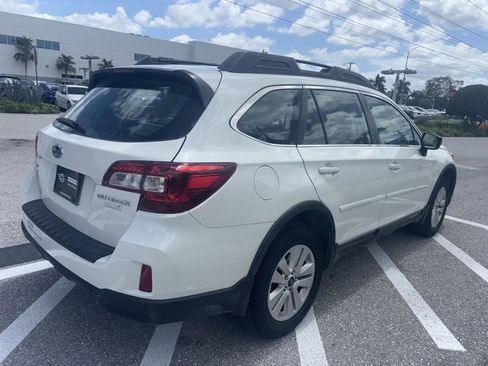 Used 2017 Subaru Outback 2.5i image 5