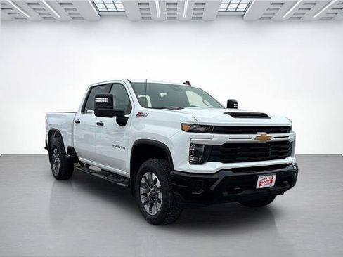 Used 2025 Chevrolet Silverado 2500 Custom w/ Custom Value Package image 2