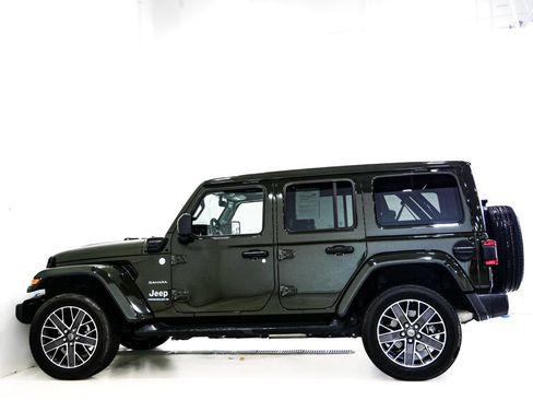 Used 2023 Jeep Wrangler Unlimited Sahara w/ Cold Weather Group AWD/4WD image 6