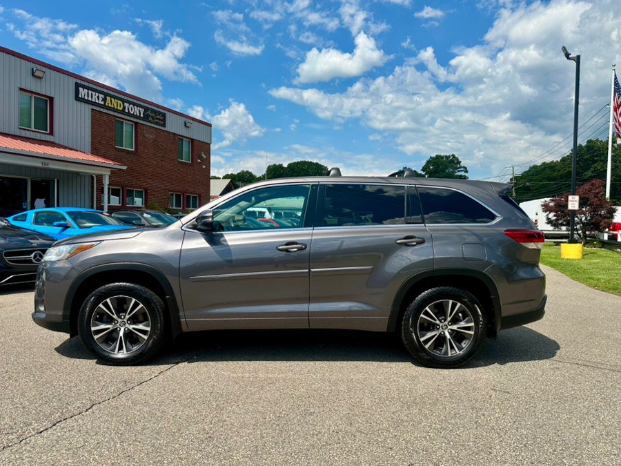 Used 2017 Toyota Highlander LE AWD/4WD image 4