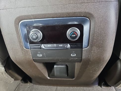 Used 2021 Chevrolet Suburban LT AWD/4WD image 36