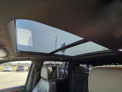 Used 2023 Chevrolet Suburban Premier w/ Premium Package AWD/4WD image 19