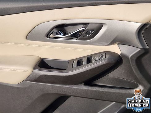 Used 2023 Chevrolet Traverse LS image 28