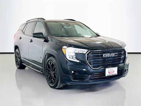 Used 2022 GMC Terrain SLT w/ LPO, 'HIT The Road' Package image 3