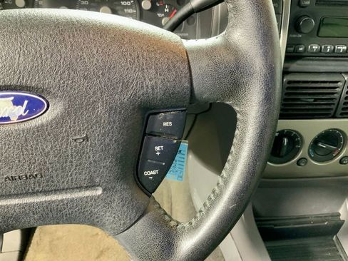 Used 2005 Ford Explorer XLT AWD/4WD image 19