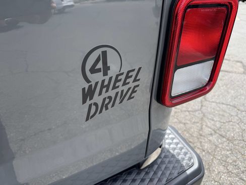 Used 2022 Jeep Gladiator Sport AWD/4WD image 24